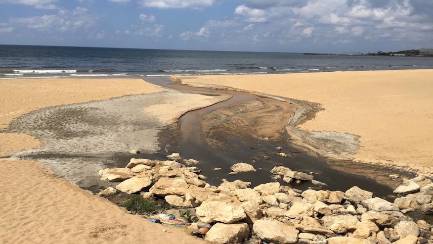 Sewage pouring into Ramlet al-Baida sea | Source: Greenarea