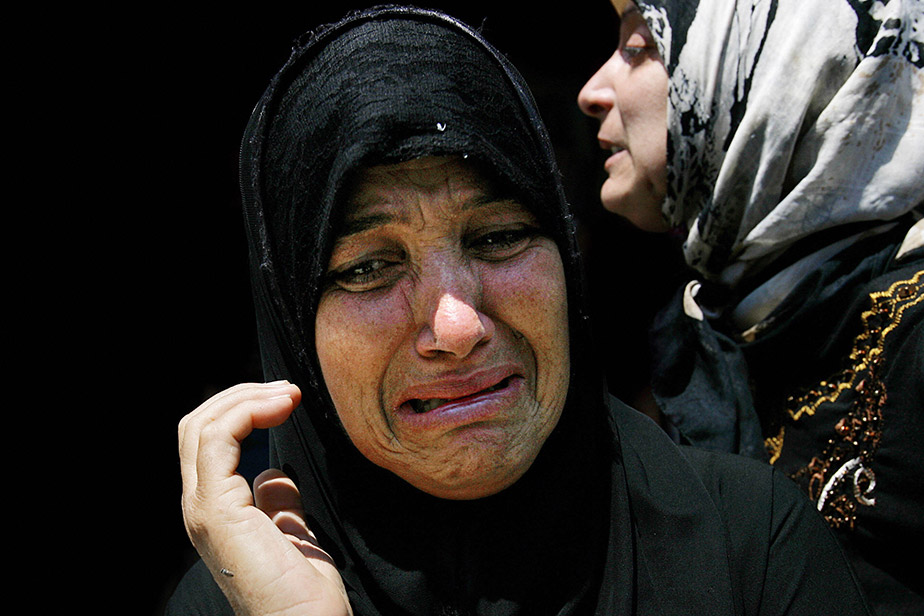 Women grieve during a mass funeral in Tyre, Lebanon, on July 29, 2006, after weeks of Israeli airstrikes. | Source: AFP/Nicolas Asfouri