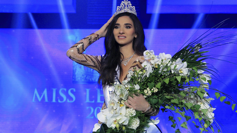 Sandy Tabet fixes her crown after winning Miss Lebanon 2016 | Source: AP/BilalHussein